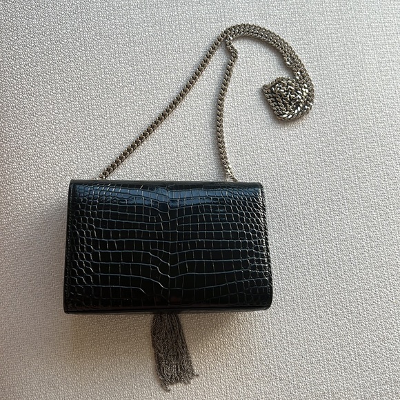 KATE SMALL CHAIN BAG WITH TASSEL IN EMBOSSED SHINY LEATHER - Picture 4 of 13